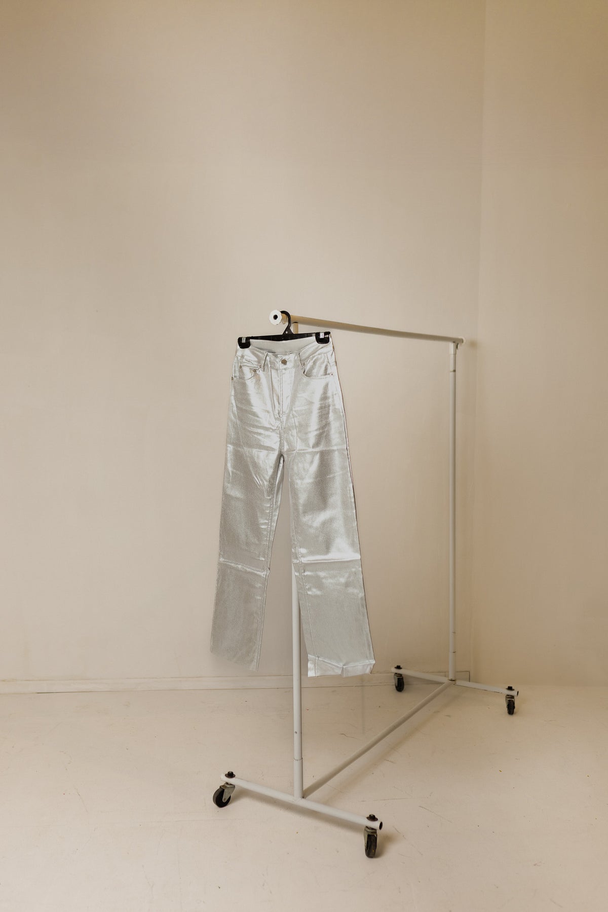 Pantalón metálico