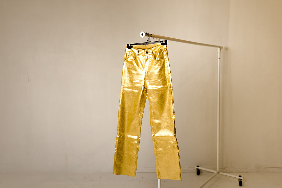 Pantalón metálico