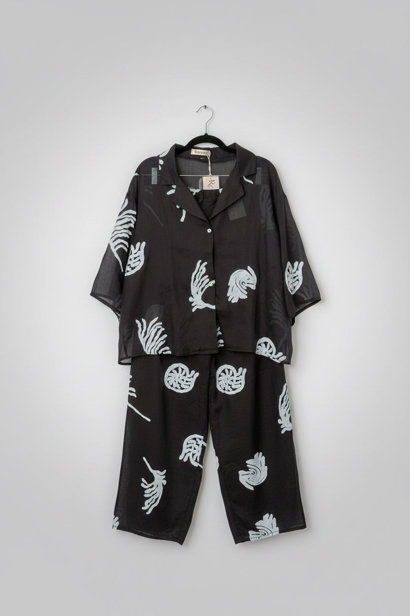 Conjunto café y negro con estampado