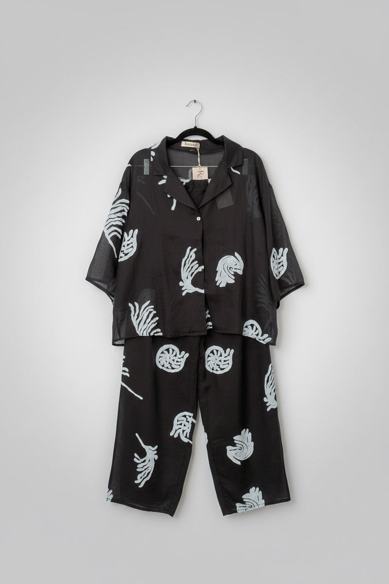 Conjunto café y negro con estampado