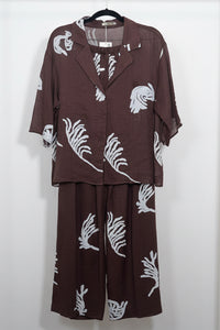 Conjunto café y negro con estampado