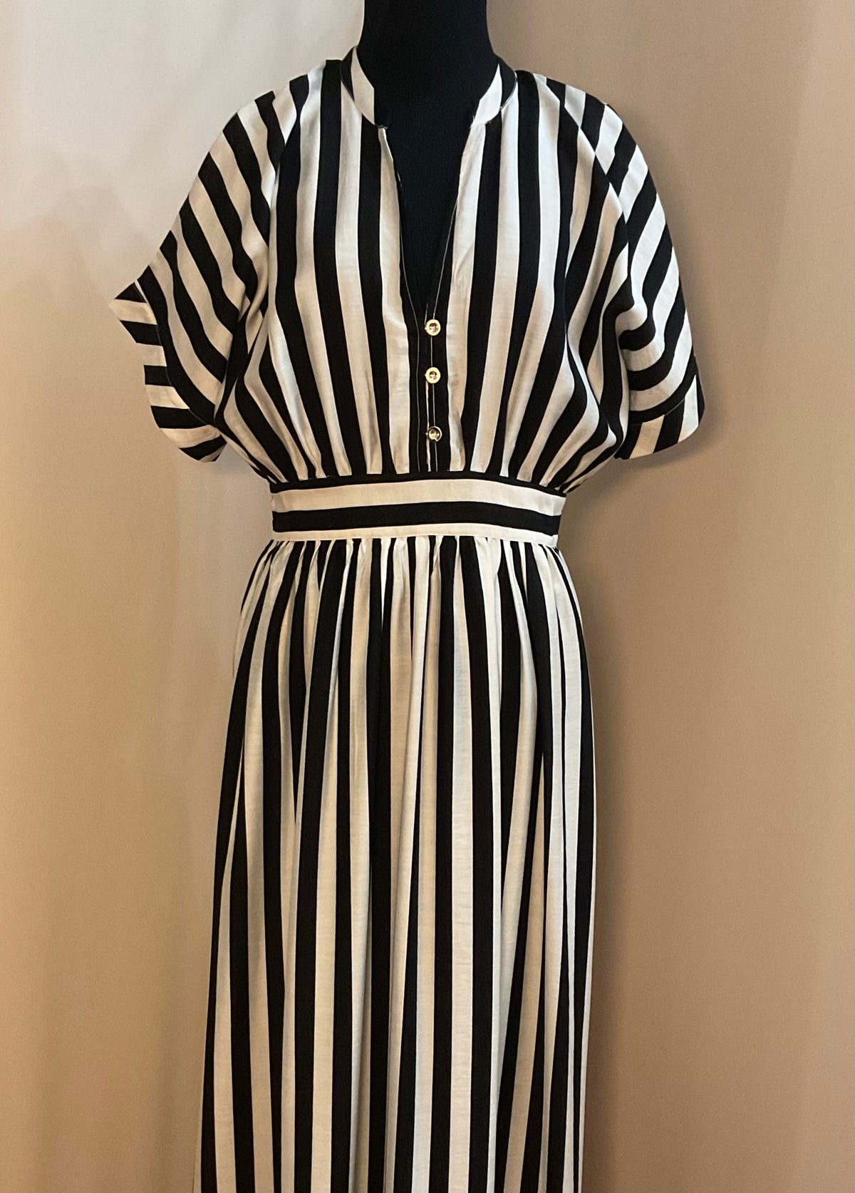 Vestido Midi Rayas Blanco y Negro