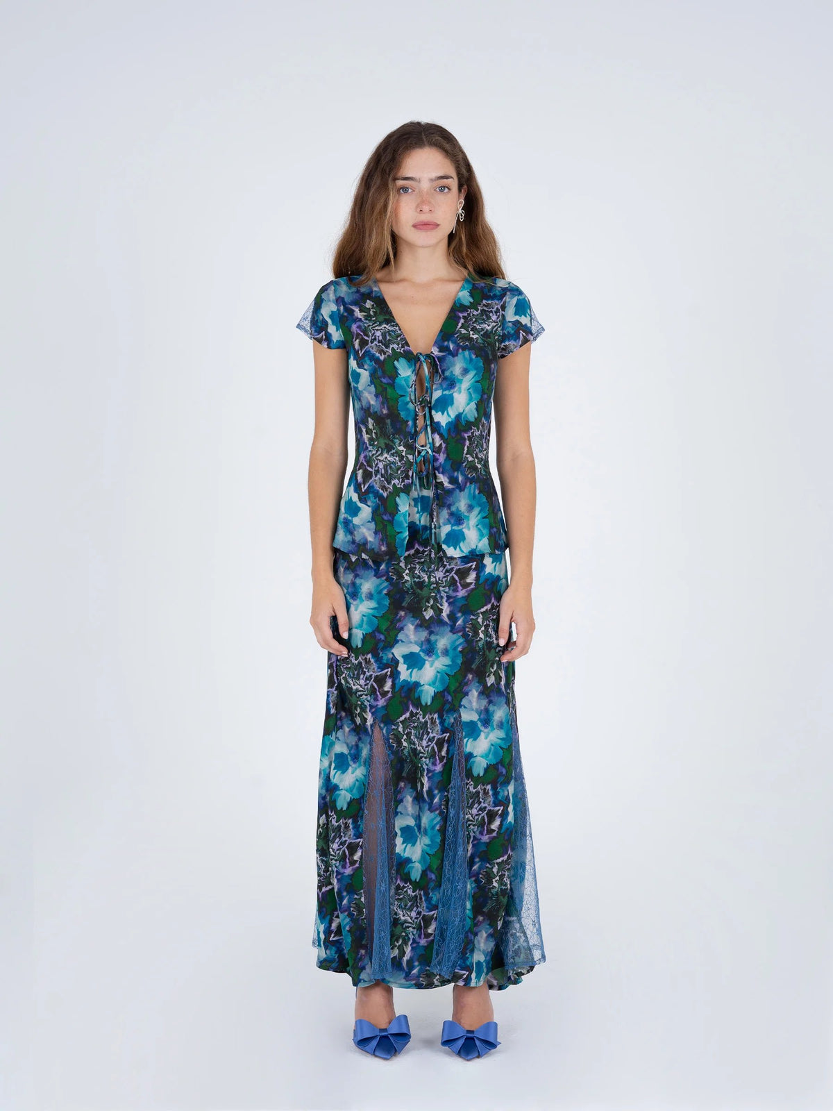 Blusa loto azul con encaje