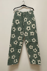 Pantalón floreado (verde y vino)