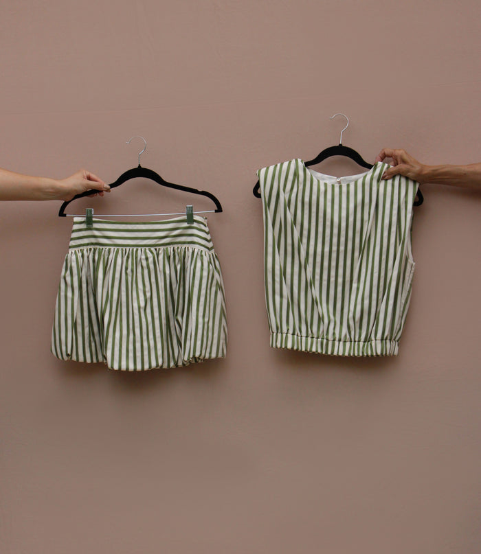 Conjunto Falda y Top Blanco Líneas Verdes