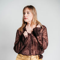 Blusa garigoles brillo café