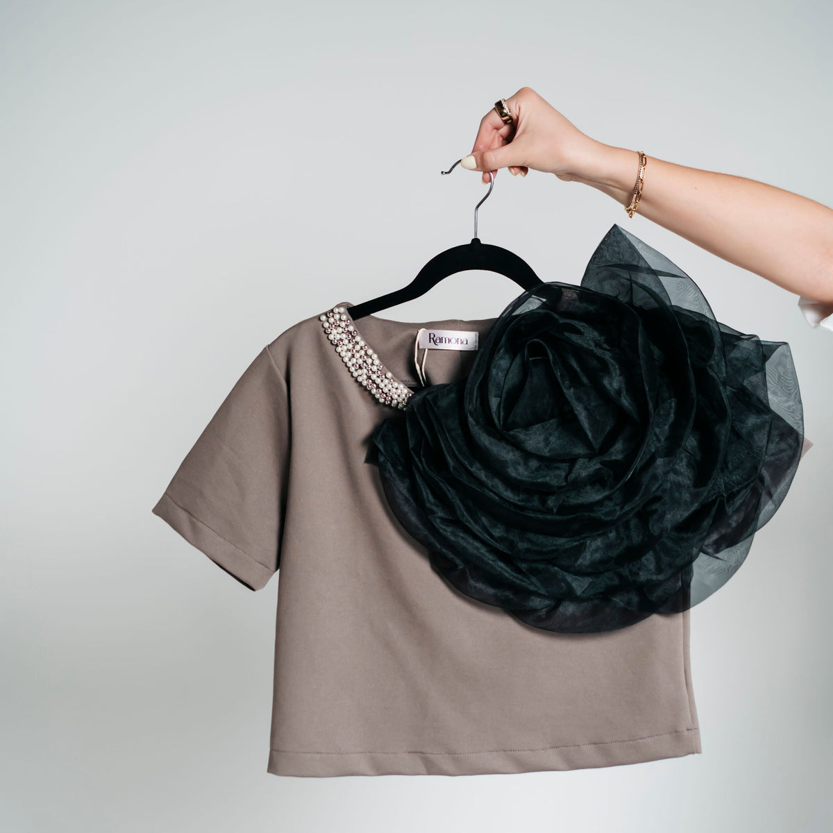 Playera flor y piedras
