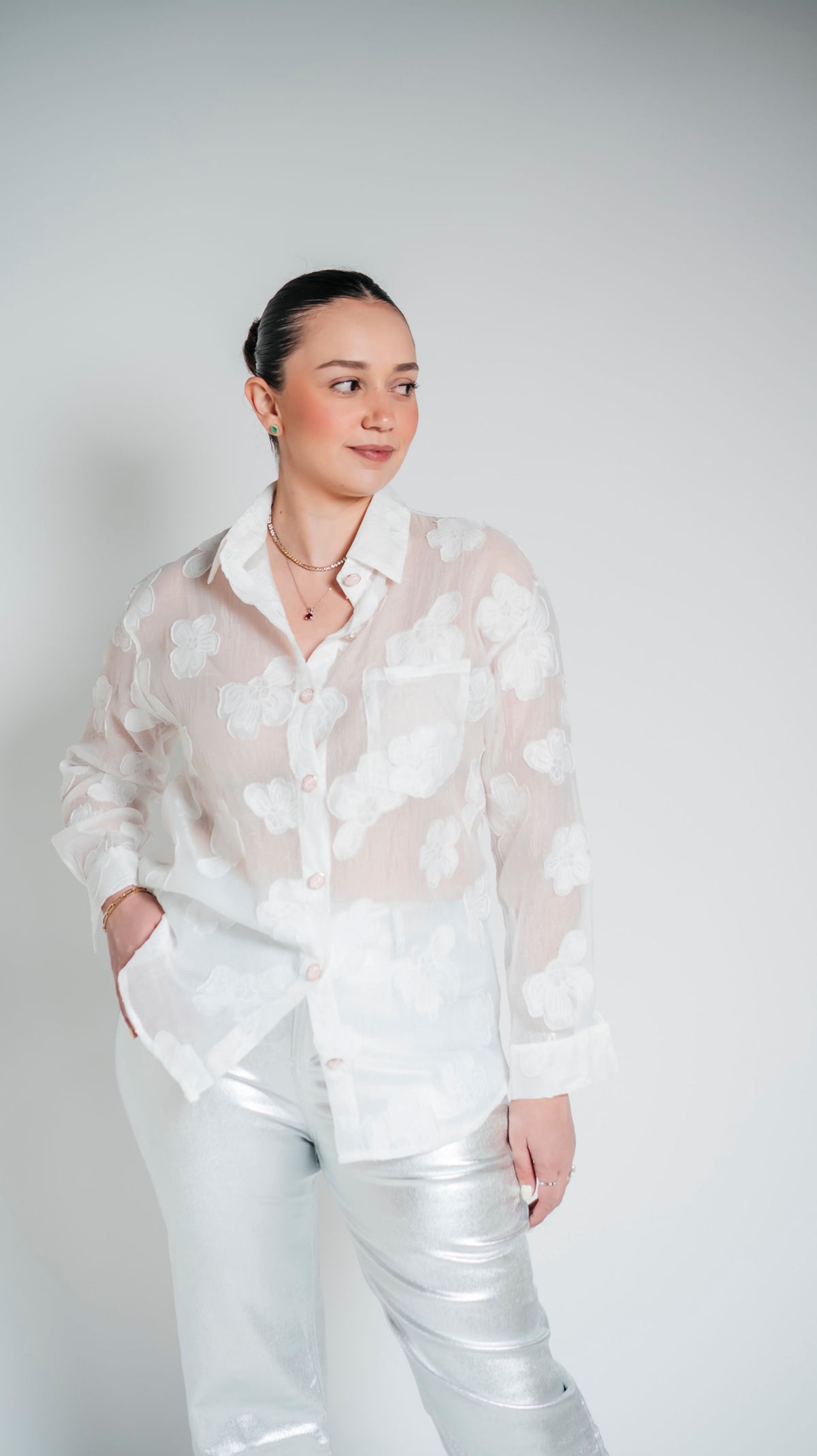 Blusa con flores y botones tipo cuarzos