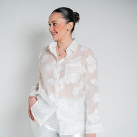 Blusa con flores y botones tipo cuarzos