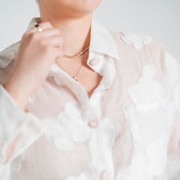 Blusa con flores y botones tipo cuarzos