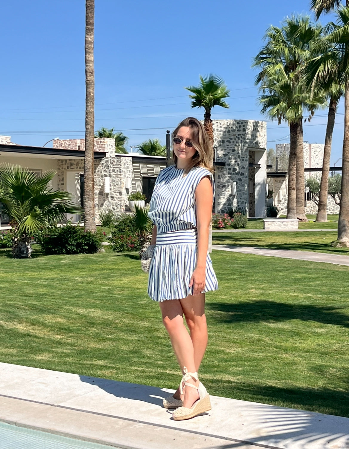 Conjunto Falda y Top Blanco Líneas Azules