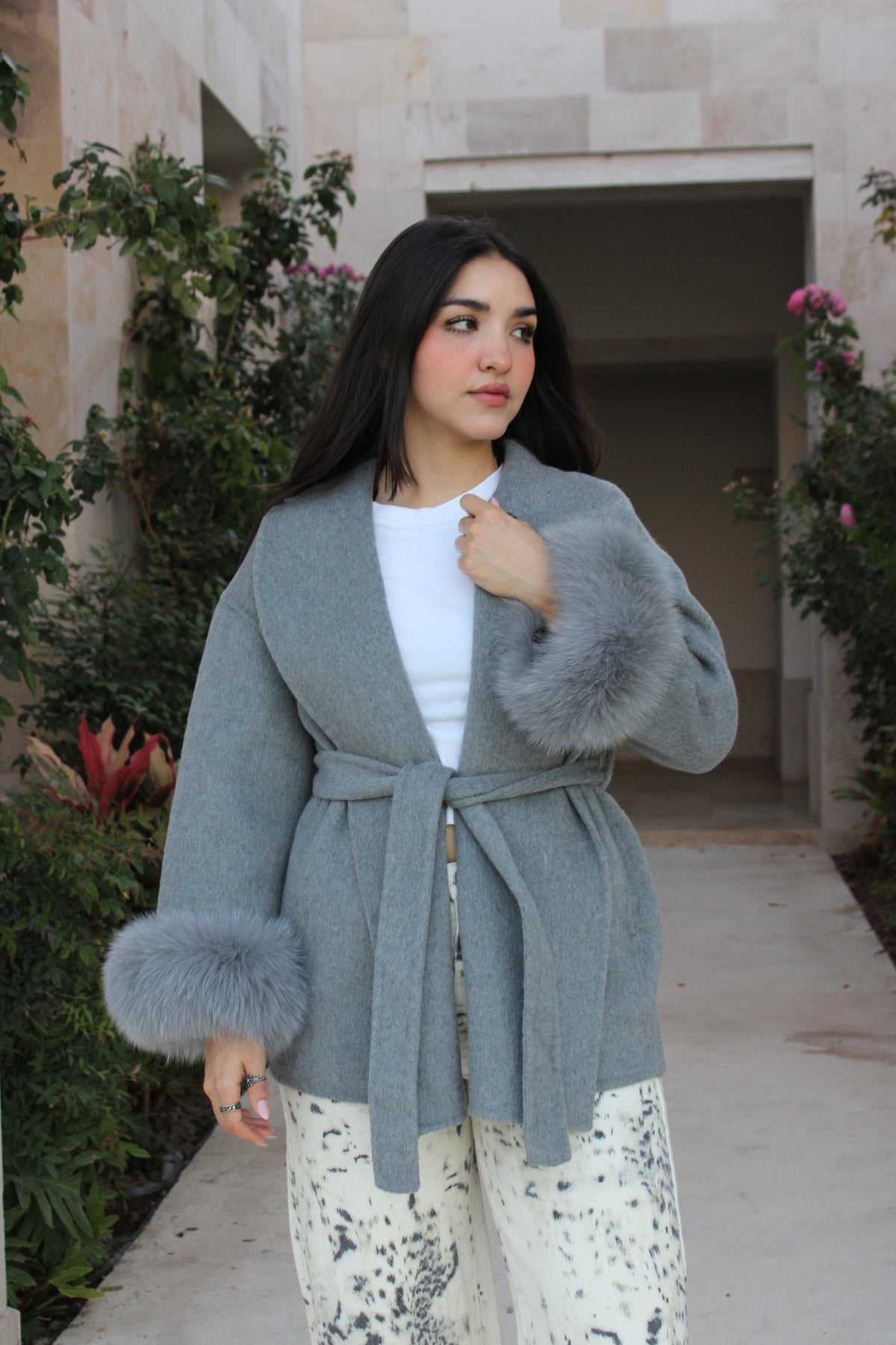 Abrigo Gris con Fox en Puño