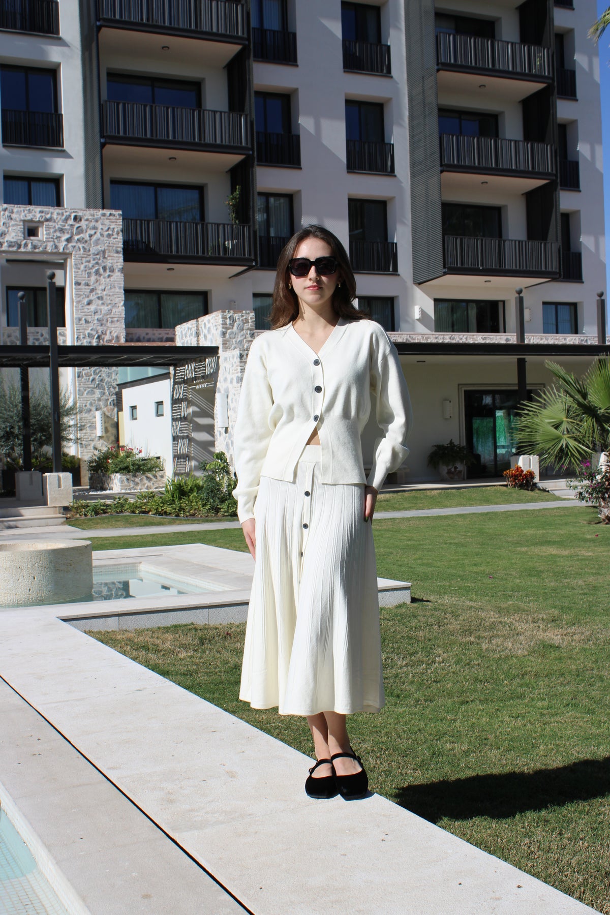 Conjunto Blanco Falda y Sueter