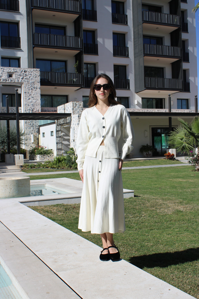 Conjunto Blanco Falda y Sueter