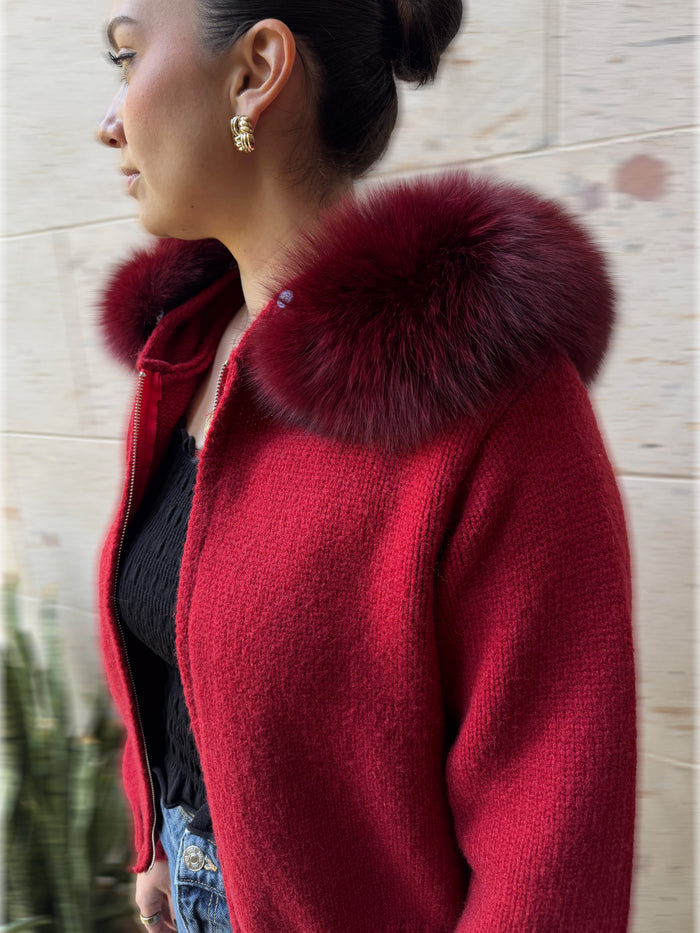 Suéter rojo con Cuello Desprendible de Zorro