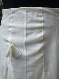 Falda midi blanca con detalles florales