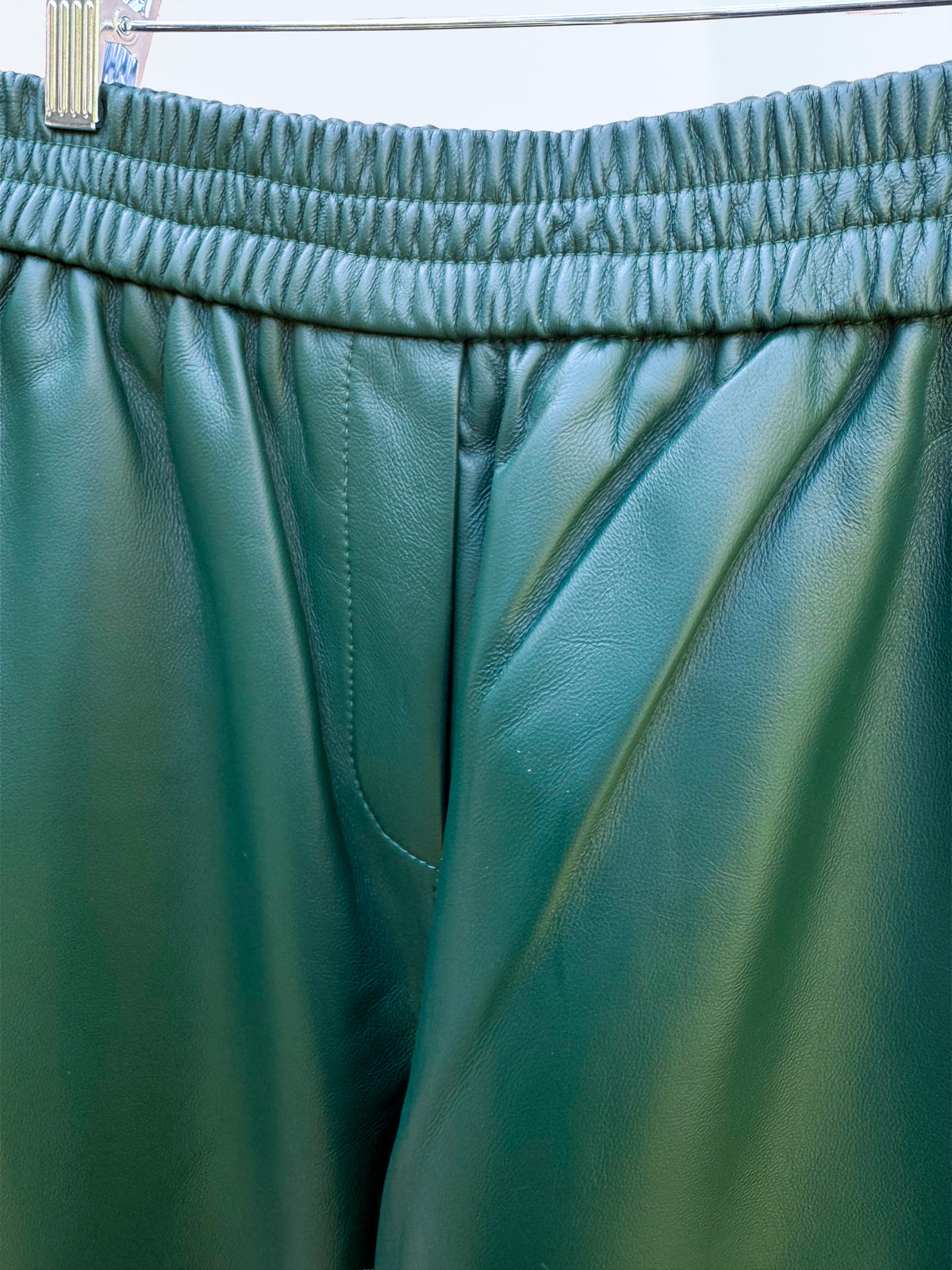 Pantalón piel corte globo