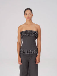 Top strapless de lunares blancos