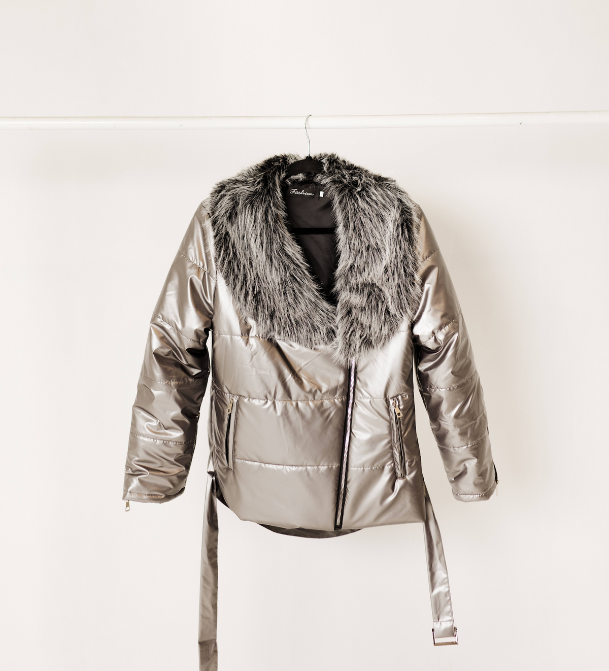 Chamarra plateada faux fur