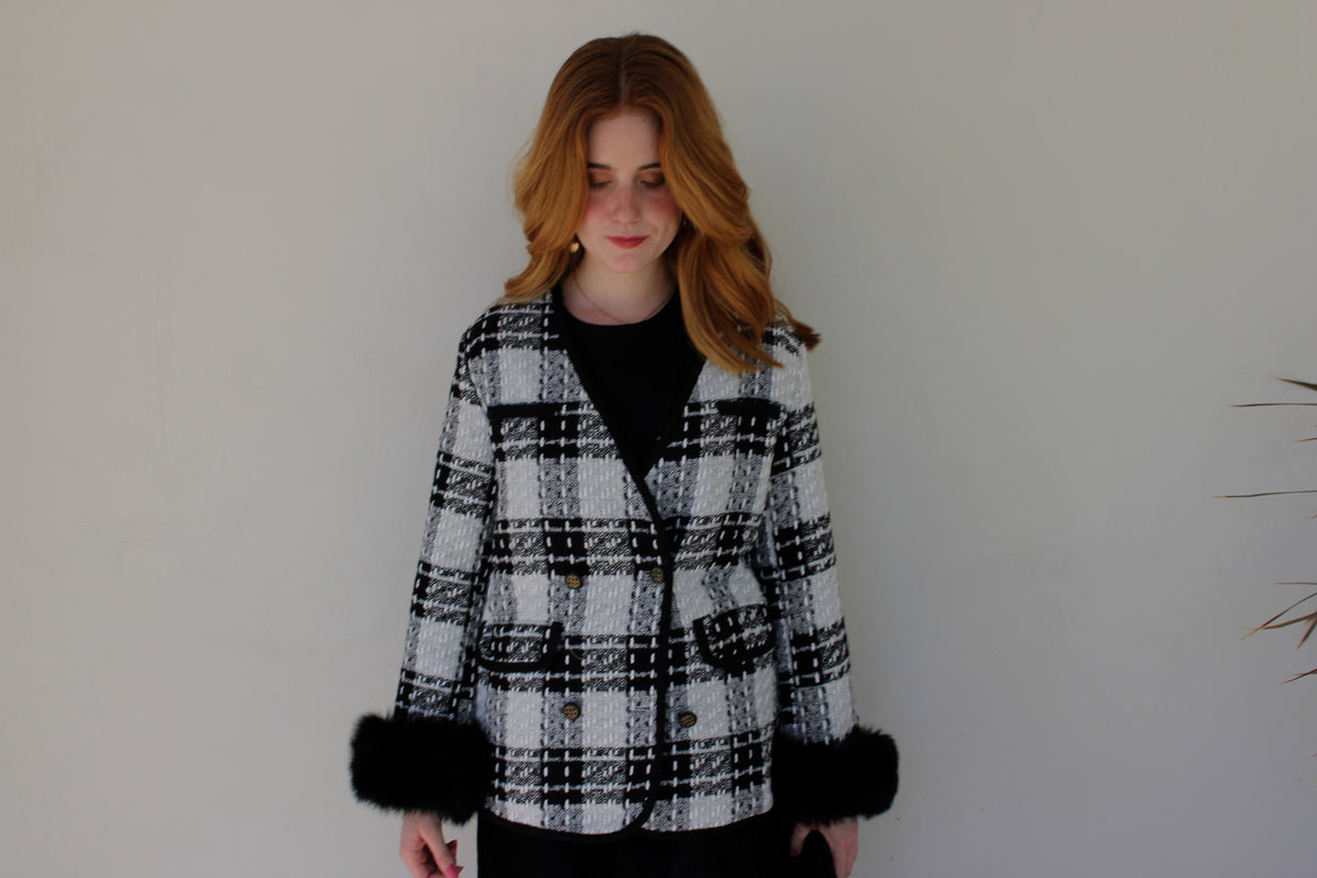 Abrigo Tweed Blanco y Negro Puño Fur