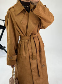 Gabardina de gamuza camel