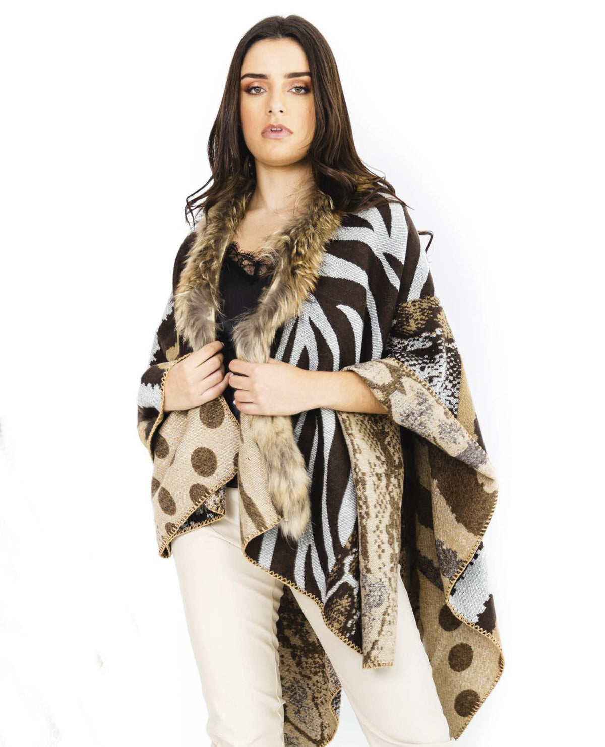 Poncho animal print y mapache