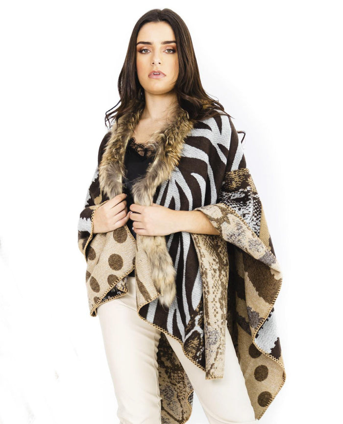 Poncho animal print y mapache