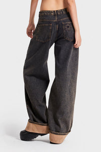 Jeans negros con detalles florales